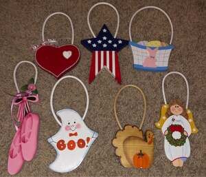 Adorable Decorative Holiday Door Hangers